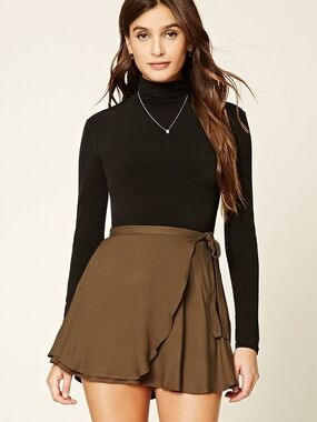 3/$15 🌺 Forever 21 Olive green mini wrap skirt with a side tie